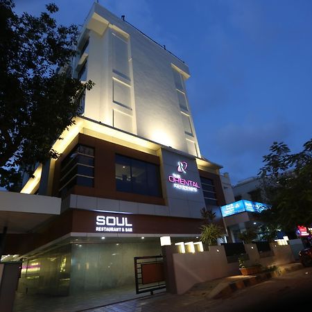 The Oriental Residency Hotel Мумбай Екстериор снимка