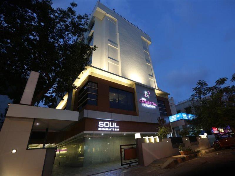 The Oriental Residency Hotel Мумбай Екстериор снимка