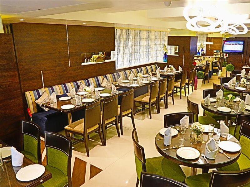 The Oriental Residency Hotel Мумбай Екстериор снимка