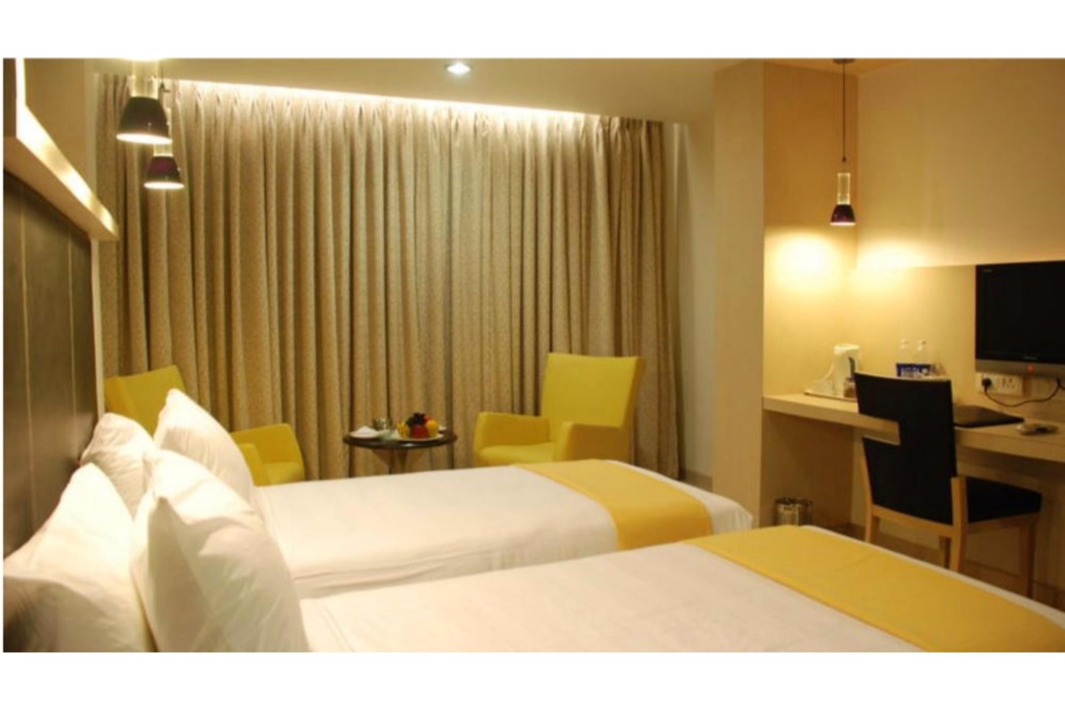 The Oriental Residency Hotel Мумбай Екстериор снимка
