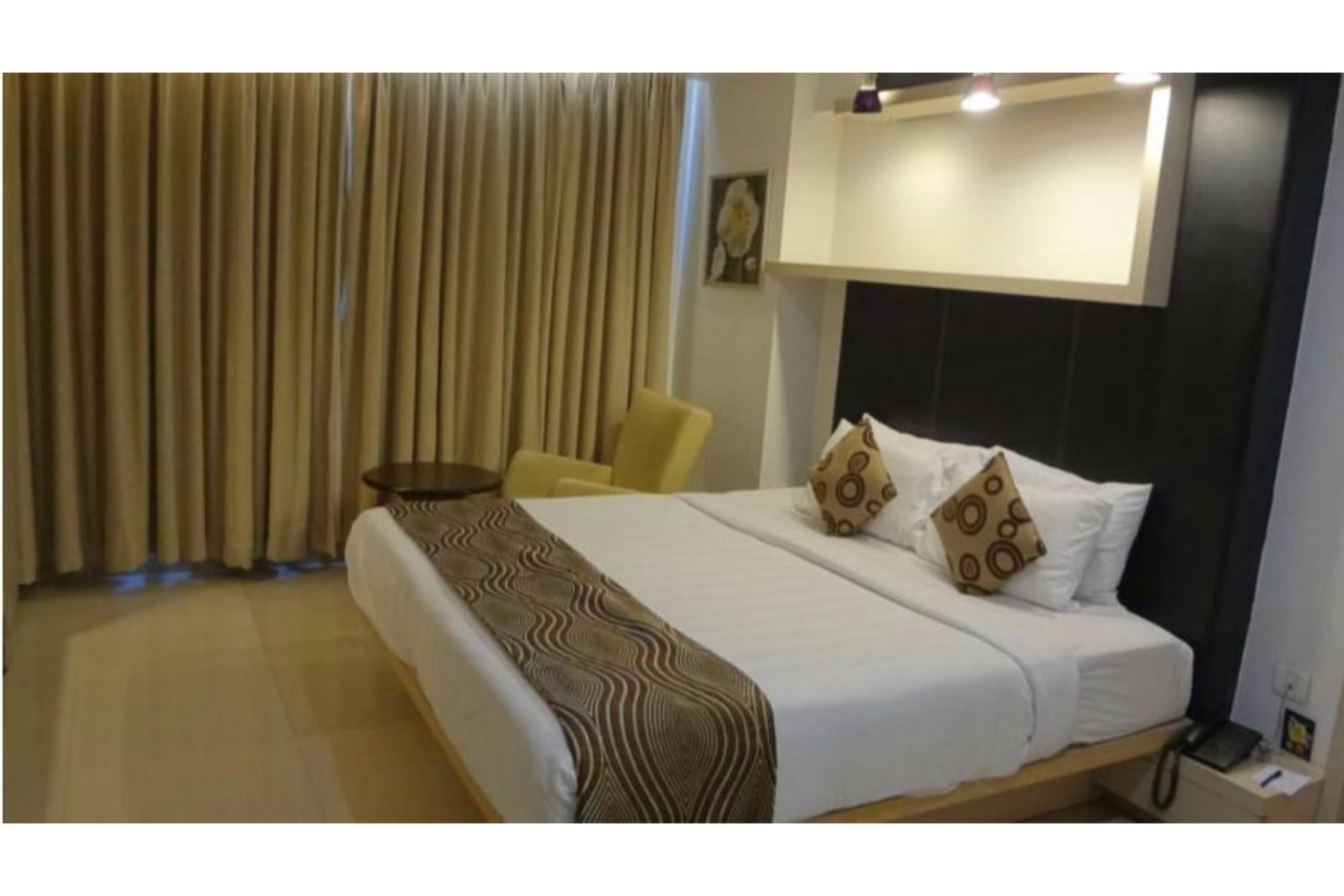 The Oriental Residency Hotel Мумбай Екстериор снимка