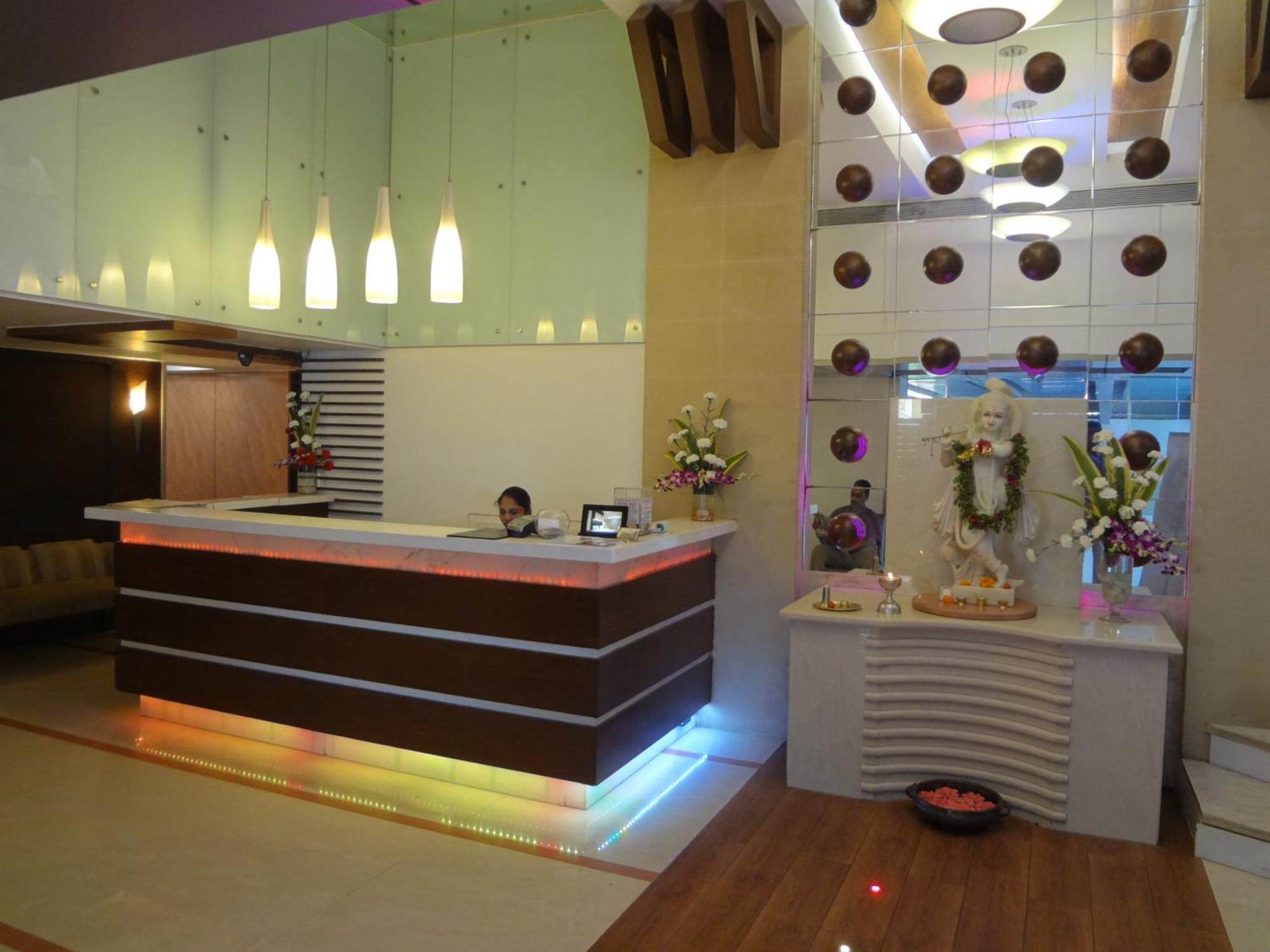 The Oriental Residency Hotel Мумбай Екстериор снимка