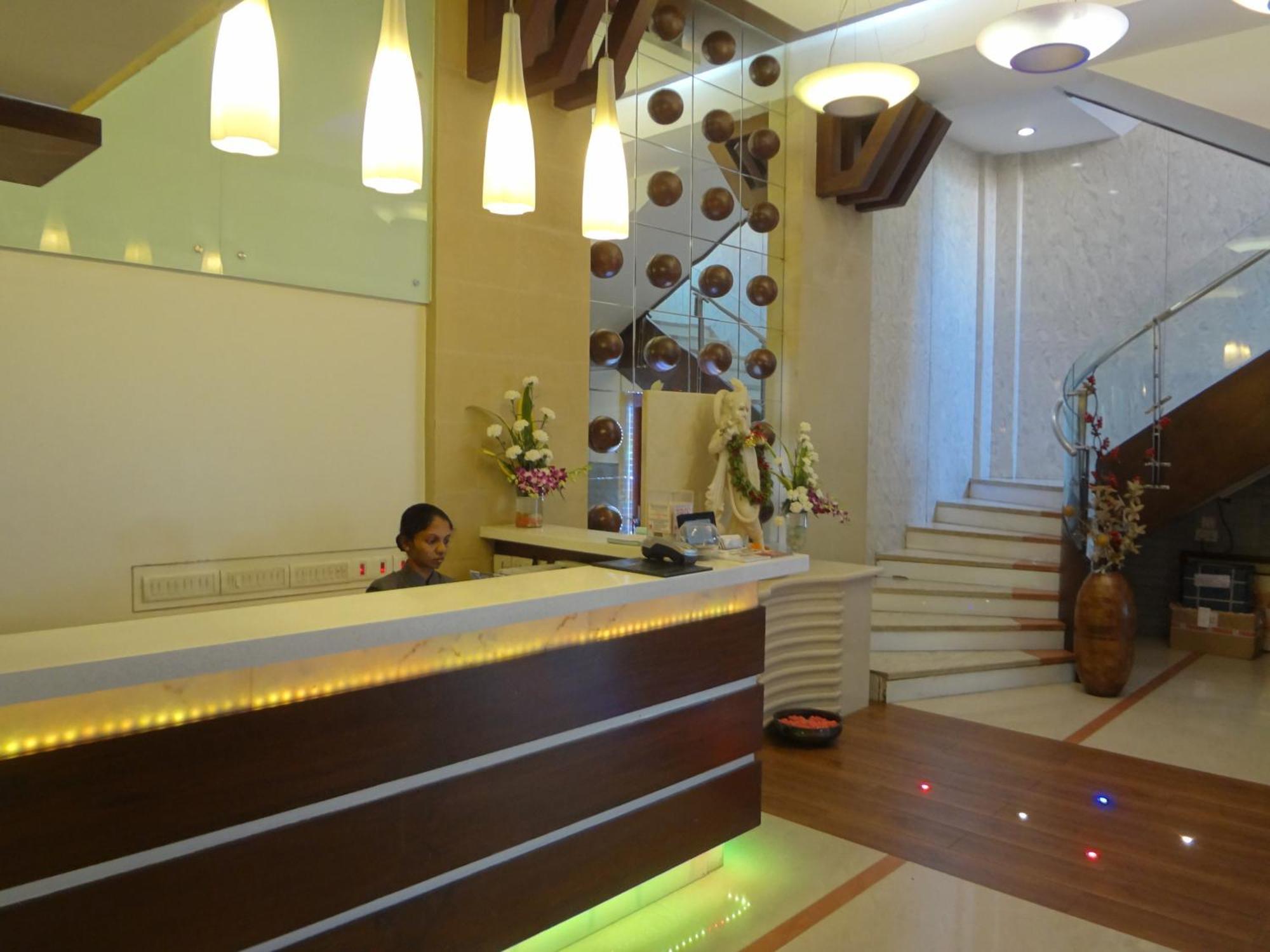 The Oriental Residency Hotel Мумбай Екстериор снимка