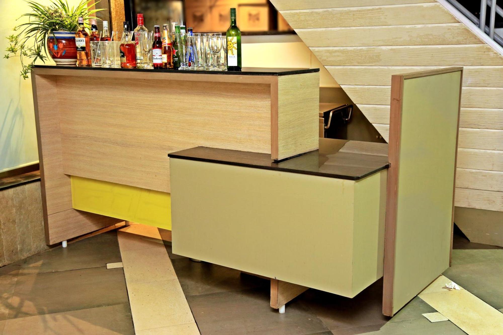 The Oriental Residency Hotel Мумбай Екстериор снимка