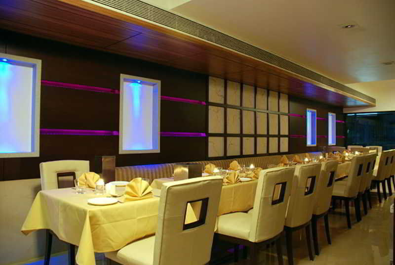The Oriental Residency Hotel Мумбай Екстериор снимка