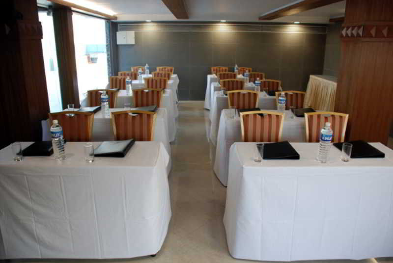 The Oriental Residency Hotel Мумбай Екстериор снимка