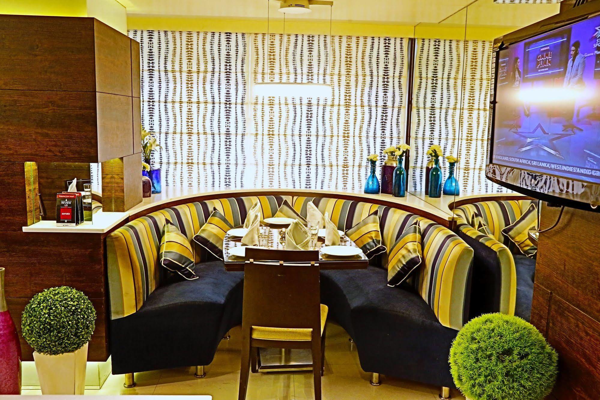 The Oriental Residency Hotel Мумбай Екстериор снимка